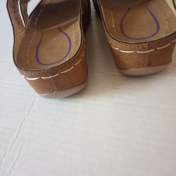 Faux leather eyelet lace sandals with outside stitching - Picture 4 of 10